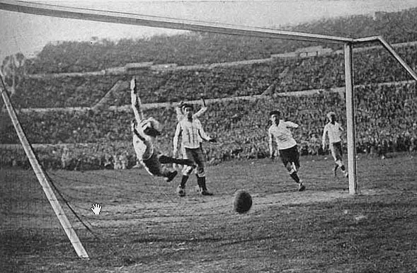 The 4th goal of Uruguay v. Argentina national team scored by Héctor Castro.