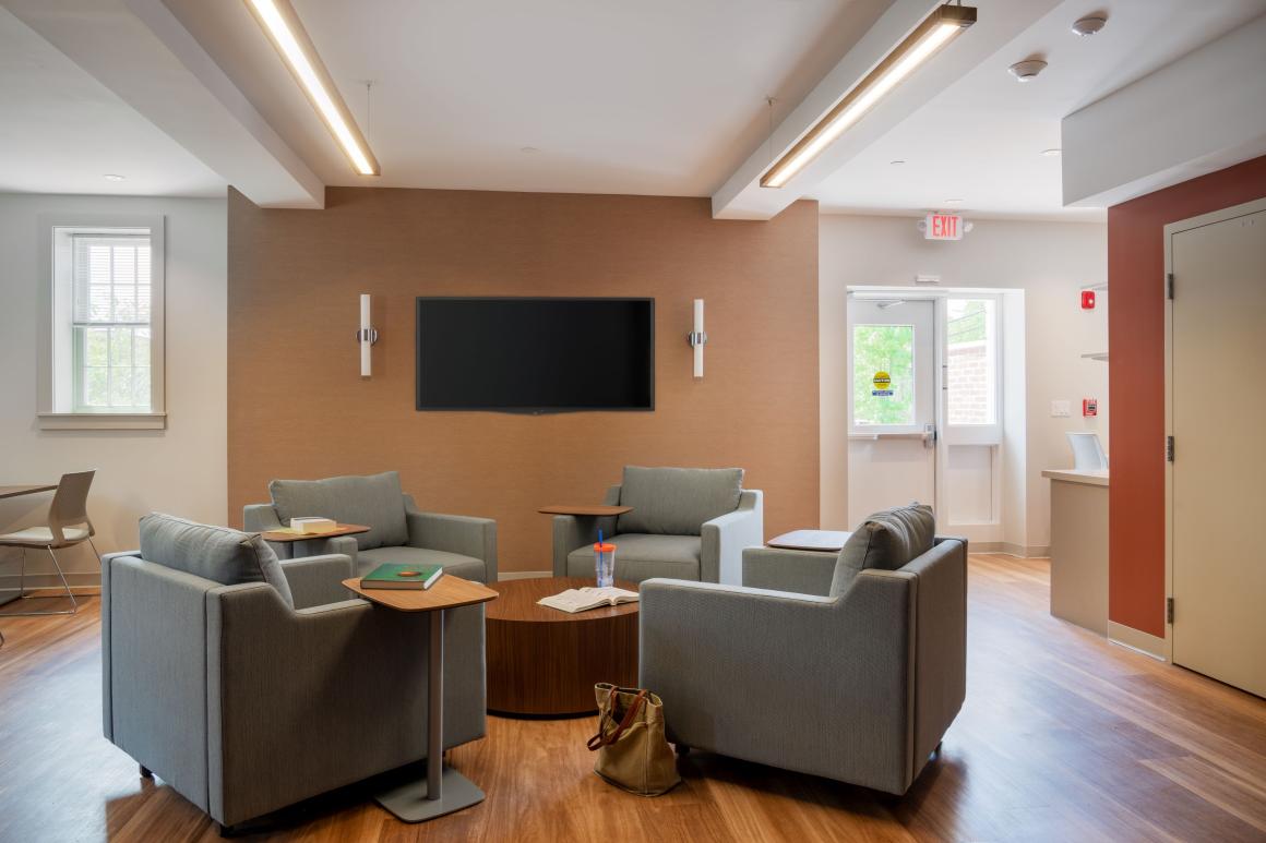 Lounge at 123 Packard (photo: Sabrina Cole Quinn Photography)